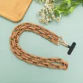 Matte khakifarbene Acryl-Kette, trendige Handyketten und vielseitiges Taschenzubehör. - Langer Stil / Hellbraun