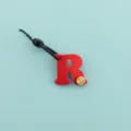 Détail de porte-clés lettre R en cuir PU rouge, design minimaliste pour sacs de femmes. - Lettre R (B422-R)