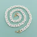 Cinturino a catena quadrata in acrilico bianco con chiusure dorate per borse e custodie. - Bianco Solido