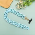 Hellblaue klobige Acryl-Kettenriemen, pastellfarbenes Telefon-Charm und Taschenersatzkette. - Langer Stil / Himmelblau