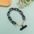 Matte schwarze Harzkette Handyband, stylisches Acryl Taschenzubehör mit goldenen Metallverschlüssen. - Kurzer Stil / Mitternachtsschwarz