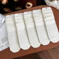 Milchweiße Spitzen-Slouch-Socken für Damen, atmungsaktive Baumwoll-Mittelrohrsocken mit süßen Mustern. - Einheitsgröße / Punktmuster