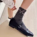 Graue Damen Mittelsocken mit Schleife Knopf und langem Band aus gekämmter Baumwolle. - Dunkelgrau