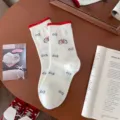 Süße Rüschen-Wadenstrümpfe weiß mit rotem Bündchen Knochen und Schleife Stickerei Socken - Einheitsgröße / Kleiner Knochen
