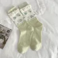 Hellgrüne ästhetische Mittelsocken mit Blumen-Mesh Rüschenbündchen für Damen Herbst - Einheitsgröße / Floral