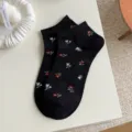 Süße Blumen Kurzsocken für Damen, schwarze niedrige Socken mit roten und weißen Blümchen. - Einheitsgröße / Schwarze Kleine Blume