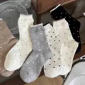 Süße japanische Vintage Polka Dot Spitzen-Mittelsocken für Damen in verschiedenen Farben. - Einheitsgröße / Schwarzer Polka Dot