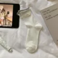 Sommer vertikale Streifen Baumwollsocken für Damen, Farbblock Doppelbündchen mit Kleinem Etikett. - Einheitsgröße / Weiß