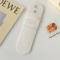 Beige Netz-Slouch-Socken für Damen, atmungsaktives Mittelrohr-Design mit süßer Herz-Bestickung. - Weiß