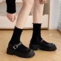 Stilvolle schwarze hohle Mesh-Rüschensocken, atmungsaktive dünne Sommersocken für Damen. - Einheitsgröße / Schwarz