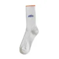Weiße lange Rippstrick Herren Sportsocken mit orangefarbenem Rand und blauer Stickerei. - Einheitsgröße / Weiß