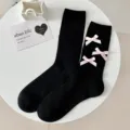 Zwarte damessokken met schattige roze strikjes, dunne geribbelde sokken in zoete stijl voor de zomer. - Zwart + Roze Strik