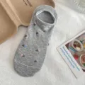 Graue niedrige Bootssocken fuer Damen mit niedlichem kleinen Blumenmuster, Sommer duenne Baumwolle. - Einheitsgröße / Grau