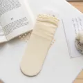 Beige Netz-Rüschen-Spitzen-Mittelsocken süße Lolita atmungsaktive dünne Baumwollsocken - Einheitsgröße / Aprikose