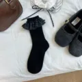 Schwarze Wadenhohe Socken mit marineblauem Karorüschen, süßer Stil für Herbst und Winter. - Einheitsgröße / Schwarz
