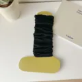 Schwarze gerippte Strick-Slouch-Socken, vielseitige Beinstulpen für stilvolle Frühlings-Outfits. - Schwarz