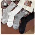 Damen vertikal gestreifte Socken süße weiße Schleife Band japanische College Stil lange Socken - Weiß mit weißem Band
