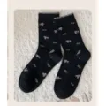 Schwarze Kaschmir-Mittelsocken mit Blumenmuster, süßer koreanischer Stil, weich, warm, Damen - Schwarz