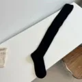 Einfarbige, vertikal gestreifte Overknee-Strümpfe, lässige Herbst-Winter-Beinbekleidung. - Einheitsgröße / Schwarz