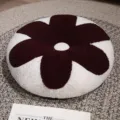 Gemütliches rundes Plüschkissen mit Blumenmuster für Sofa, Schlafzimmer und Tatami. - Durchmesser 38cm / Dunkelviolett und Weiß
