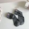 Chaussettes courtes en coton gris pour femmes avec broderie de noeud, style japonais. - Taille unique / Gris
