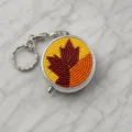 Porte-clés pilulier en métal perlé Thanksgiving, accessoire feuille d'érable portable chic. - Motif Feuille d'Érable (1)