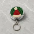 Weihnachten perlenbesetzte Metall Pillen Dose Schlüsselanhänger tragbare Aufbewahrung - Weihnachtsmütze Stil (YSK-025) / Rot Grün Weiß