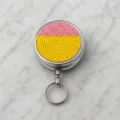 Porte-clés pilulier en métal perlé, boîte de rangement portable rose et jaune vif. - Style Géométrique Rose et Jaune (1)
