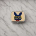 Perlen Metall Pillendose Süße blaue Kaninchen Aufbewahrungsbox Tragbarer Mini-Organizer - Hase Stil (3)