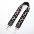 Perlen-Ersatztaschengurt mit Zickzack-Muster und goldener Hardware für Umhängetaschen. - 5