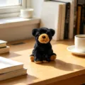 Morbido peluche di orsetto nero con zampe marroni, perfetto per i bambini e le coccole. - 15cm / Orso Nero
