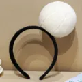 Flauschiges Ball-Haarband mit schwarzem Reif, ideal für Sportevents, Partys und den Alltag. - Cremeweiß - Tennis Stil
