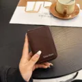 Κλασική καφέ δερμάτινη θήκη καρτών με φερμουάρ για γυναίκες, ρετρό μινιμαλιστικός σχεδιασμός. - Μεταξοτυπία 9 Καρτών / Καφέ