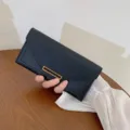 Μαύρο μακρύ γυναικείο πορτοφόλι από δερματίνη PU με μεταλλικό κούμπωμα, κομψή θήκη. - Μαύρο