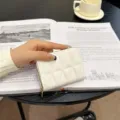 Women quilted card holder compact zipper accordion wallet PU leather card case white - Triangle Plaid-18 Cards / White