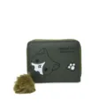 Piccola portafoglio verde con zip da donna, grazioso motivo di gatto e pompon peloso. - Serie Cucciolo Stampa Gatto / Verde