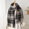 Classic plaid loop yarn cashmere-feel tassel scarf for warm autumn and winter daily. - Black