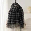 Classic black and white plaid cashmere-feel tassel scarf for warm autumn and winter commuting. - Black