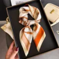 Pañuelo de seda vintage con estampado de estribo elegante pañuelo cuadrado para mujer - FG62-2
