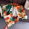Elegante pañuelo cuadrado de seda verde con conejo lindo y estampado floral colorido. - FG61-3