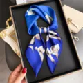 Elegante pañuelo de seda con estampado floral azul bufanda versátil para mujeres. - FG49-1