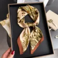 Exquisito pañuelo de seda con estampado botánico elegante accesorio de moda femenina. - FG51-1