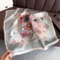 Elegante pañuelo cuadrado de seda floral para mujer, pañuelo de satén suave, tocado chic. - FG39-2