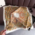 Pañuelo cuadrado de seda con estampado paisley vintage, elegante accesorio retro para cuello. - FG43-3