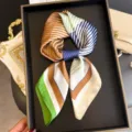 Foulard en soie à rayures géométriques élégant, carré chic et châle multicolore tendance. - FG340-2