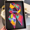 Carré de soie imprimé floral abstrait coloré, foulard de cou élégant et bandeau chic pour femmes. - FG350-2