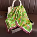 Carré de soie vert avec imprimé cheval rétro élégant foulard femme bandeau châle. - FG349-3