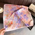 Foulard carré en soie à imprimé floral élégant, accessoire tendance pour cou et cheveux. - FG355-3