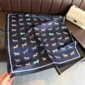 Carré de soie luxueux avec imprimé de chevaux colorés, foulard carré élégant pour femmes. - FG337-4