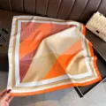 Élégant carré de soie imprimé géométrique pour femme, foulard tendance et accessoire chic. - FG340-4